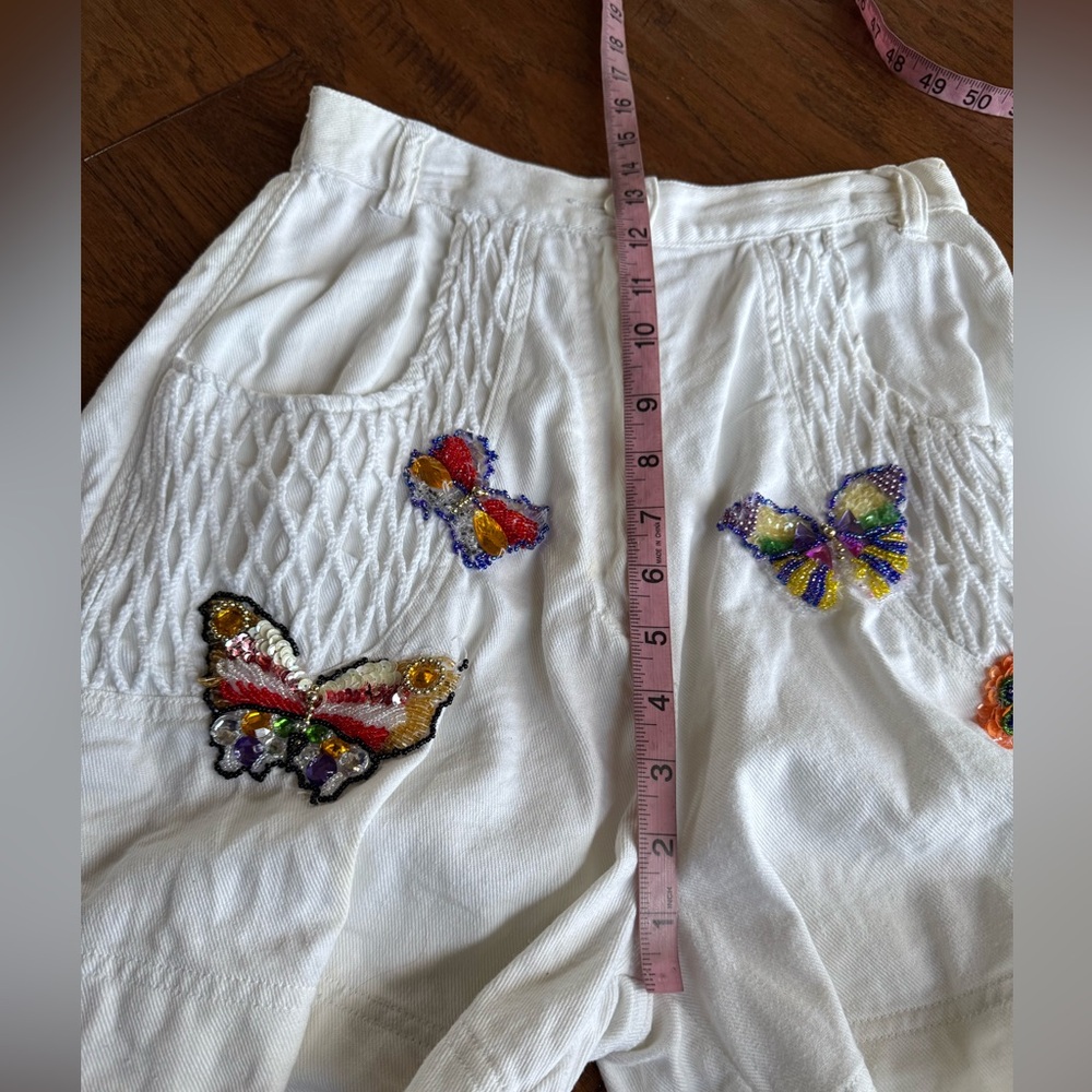 Vintage Cedars  High Waited White Shorts‎ - Picture 13 of 14